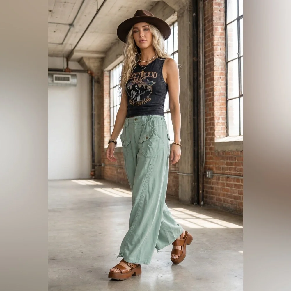 NWT Bluevelvet Cargo Pocket Tencel Side Ruched Sage Cropped Pants - Picture 3 of 7